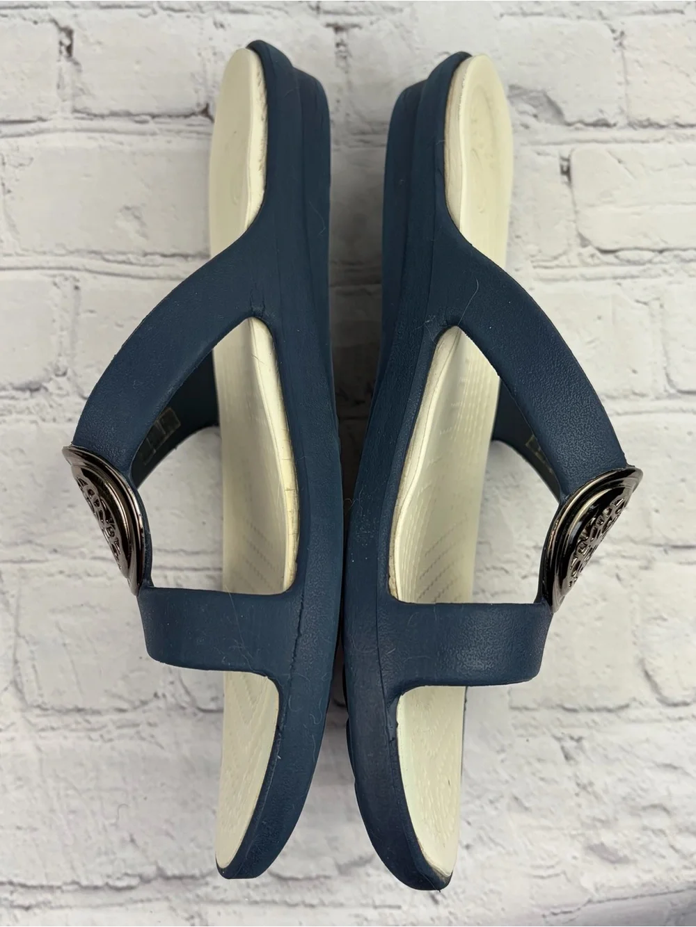 Crocs Sanrah Circle Slide Sandals Women Size 8 Navy Blue Stucco Medallion